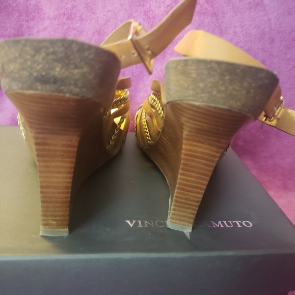 VINCE CAMUTO Wedge Sandals - Picture 3 of 4